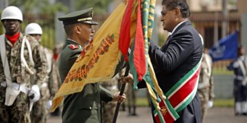 Suriname leeft in het verleden door armoe bij de politiek