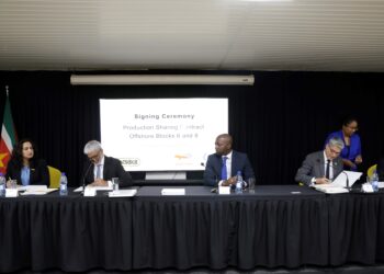 1 Staatsolie Maatschappij Suriname N.V. en TotalEnergies Suriname en QatarEnergy tekenden op maandag 8 mei 2023 de productiedelingscontracten voor offshoreblokken 6 en 8.