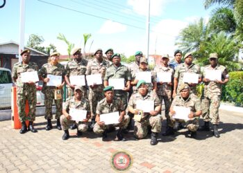 16 militairen geslaagd van Voortgezette Officiersopleiding6 16 officieren hebben met succes de Voortgezette Officiersopleiding (VOO) van de Militaire Academie (MA) afgerond. De diploma-uitreiking voor de studenten van de klas 2023-01 vond op donderdag 16 november 2023 plaats.