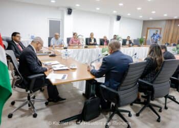 20230811111424 J9A6269 Het Braziliaans veebedrijf Grupo Rialma is geïnteresseerd om in Suriname te investeren. CEO van Grupo Rialma heeft tijdens zijn beleefdheidsonderzoek een presentatie gehouden voor de president hoe Suriname samen met zijn bedrijf een grootschalige veehouderij kan opzetten.