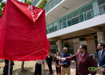 398427472 887592892732575 3153561937664176862 n Het Academisch Ziekenhuis Paramaribo (AZP) heeft een modern operatiekamercomplex in gebruik genomen. Tijdens de opening op dinsdag 31 oktober was president Chan Santokhi aanwezig. Hij benadrukte dat de regering er alles aan doet om stabiliteit in de gezondheidszorg te handhaven en hoogwaardige zorg te waarborgen.