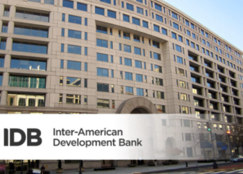4 IDB lening 5 De Inter-Amerikaanse Ontwikkelingsbank (IDB) en Suriname hebben 23 februari in Georgetown, Guyana een financiering van US$ 12 miljoen getekend. Deze overeenkomst zal de toegang tot krediet aan micro-, kleine en middelgrote ondernemingen (Mkb’s), met de focus op Bio-Businesses, verbeteren.