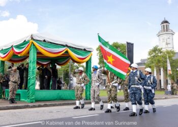 405950947 900138694811328 3549399800654808788 n Dat enkele beveiligingsmanschappen niet hebben meegedaan met de Defilé en parade, was duidelijk merkbaar. De politie en militairen hebben zo goed als mogelijk invulling gegeven aan de parade, maar de KPA en brandweer was duidelijk niet aanwezig.
