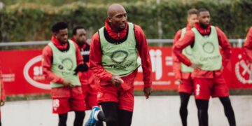 433923356 122128616798206057 4213945789053865044 n “Ik ga met veel vertrouwen deze wedstrijd tegemoet”, aldus Natio bondscoach Stanley Menzo tegenover Keynews in aanloop naar de vriendschappelijke interland ontmoeting tegen Martinique op zondag 24 maart. Het nationaal team speelt haar eerste wedstrijd voor dit jaar in het Yanmar stadion Almere, Nederland. Naar verluidt is de wedstrijd tegen het Frans eiland uitverkocht.