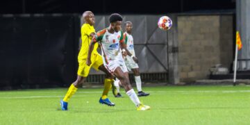 55218dfe f99c 4f34 83fb 29e6e5fb14c3 Speeldag 12 van de Suriname Major League (SML) is zondagavond op gepaste wijze in het Franklin Essedstadion afgesloten. Het redelijk opgekomen publiek kreeg op het ‘menu’ voorgeschoteld Robinhood vs Voorwaarts en Notch vs Politie Voetbal Vrienden (PVV).