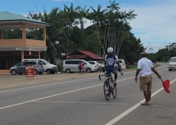 Junior wielrenner Jair Nortan wint Ronde van Commewijne