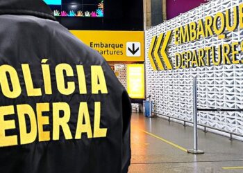 8kg Braziliaanse politie pakt een man uit Suriname met 8 kg cocaïne. De federale politie van Brazilië heeft een man uit Suriname aangehouden op de luchthaven van São Paulo met 8 kg cocaïne, verborgen in haarcrèmeverpakkingen.