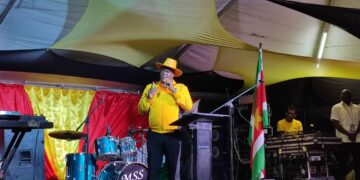Brunswijk, Santokhi en Somohardjo laten zelf zien waarom Bouterse vele maten groter is dan hun