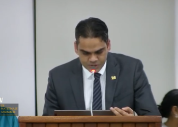 AMar “CLAD is al bijna een jaar bezig bij het SZF en van corruptie is er tot nu toe geen sprake”, zei minister Amar Ramadhin van Volksgezondheid, dinsdag in het parlement op vragen van DNA-lid Jennifer Vreedzaam, die meende dat er heel wat corruptieve handelingen plaatsvinden bij het Stichting Staatsziekenfonds (SZF).