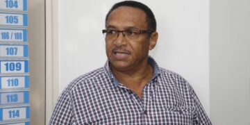 Albert Alleyne 2 Voorzitter Consumentenkring meldt een toename van klachten over onterechte BTW-heffingen op basisgoederen en roept op tot strengere controle door het ministerie ....