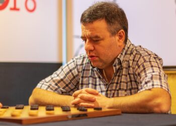 Dammen: Oud-wereldkampioen Svartsman neemt leiding in Curaçao Open