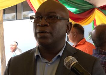 Amoksi 2 Suriname heeft tal van uitdagingen als het gaat om bestrijding en aanpak van drugscriminaliteit en smokkel. Dat zegt de minister van Justitie en Politie, Kenneth Amoksi tijdens het tweedaagse drugsseminar waar verschillende landen zoals Frankrijk, Frans-Guyana en Nederland aan hebben meegedaan.