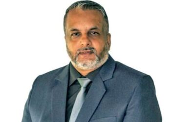 Anielpersad Lachman web In 2020 werd de huidige regering grote financiële en professionele ontwikkelingssteun aangeboden om Suriname uit de sociaaleconomische malaise te halen. Dit aanbod werd gedaan door KISHAN BHUMANDLA N.V. (KB) waar dhr. Anielpersad Lachman de C.E.O van is.