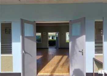 Ashiana web Met een brede glimlach kijkt Ernst naar de blauw gelakte muren en ook zijn pas gerenoveerde bad- en toiletruimte. "U weet niet hoe lekker ik ga slapen nu", zegt Ernst, die al 3 jaren woont in Huize Ashiana.