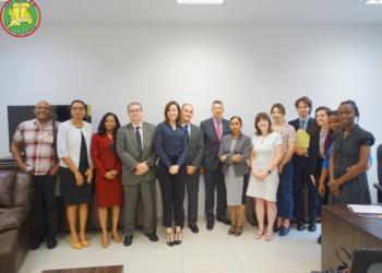 Bezoek Franse delegatie aan het Openbaar Ministerie Op woensdag 22 maart 2023 ontving waarnemend Procureur-Generaal Garcia Paragsingh, een Franse delegatie op het parket van de Procureur-Generaal.