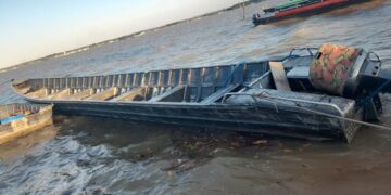 Boot met vreemdelingen onderschept tijdens gezamenlijke vaarpatrouille op de Marowijnerivier2 Een 30-jarige visser, geïdentificeerd als S.M., is in de late avond van zondag 8 maart 2026 verdronken op de Atlantische Oceaan nabij de monding van de Marowijnerivier.