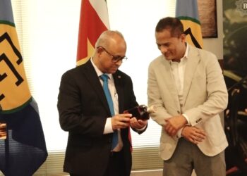 Borgoe Rum kan gezien worden als een ambassadeur die landen op de wereldkaart kam zetten. Woorden van Steven Ma Ajong, directeur van het bedrijf Suriname Alcoholic Beverages (SAB), die tijdens een speciaal evenement hield in verband met de aanbieding van een speciaal geproduceerde ‘Borgoe 10 years’ rum ter gelegenheid van de 50ste verjaardag van de Caricom. De directeur zegt te werken aan het vergroten van de exportmogelijkheden van de SAB-rumsoorten.
