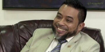 Bronto 001 President Chandrikapersad Santokhi heeft vandaag de heer Bronto Somohardjo, minister van Binnenlandse Zaken, ontboden op het Kabinet van de President. Dat meldt de president op zijn officiële social media-pagina.