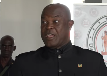 Brunswijk 8 “De staat heeft het gedeelte met bijna 200 kavels overgekocht van de eigenaar.” “Na het afwikkelen van alle wettelijke procedures zal het GBB-ministerie overgaan tot het uitreiken van de officiële grondpapieren”, zo staat het op de Facebookpagina van vicepresident Ronnie Brunswijk.