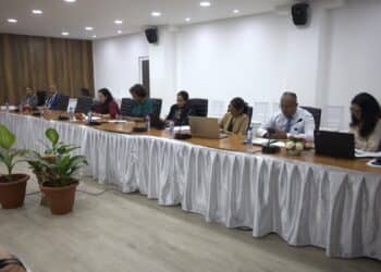 CFATF UNRAW 2 Tijdens een vervolgmeeting hebben de Nationale Anti-Money Laundering Commissie (NAMLAC) en de Project Implementation Unit (PIU) een presentatie verzorgd aan president Santokhi in het kader van de wederzijdse evaluatie van de Caribbean Financial Action Task Force (CFATF).