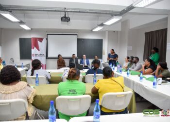 COVAB 002 1 Ter versterking van het gezondheidsstelsel om met name geweld tegen vrouwen beter aan te pakken zijn het Elsje Finck-Sanichar College COVAB en het Canada Fund for Local Initiatives (CFLI) een samenwerkingsverband aangegaan.