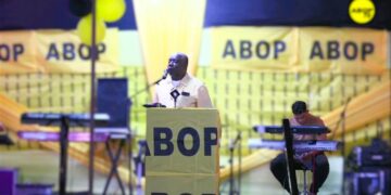 Cambiel ABOP De ABOP heeft een partijvergadering gehouden in het westen van het land. Met veel fanfare, entertainment en krachtvertoon presenteerde de gele partij zich op zaterdag 15 juni in Nickerie als het alternatief om Suriname daadwerkelijk te redden van armoede.