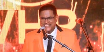 Chan Santokhi VHP “Nu is het de tijd om aandacht te geven aan de portemonnee van jou, het moet meer waarde krijgen. De koopkracht moet meer waarde krijgen”, zei president Chandrikapersad Santokhi onlangs op een Ondro Oso vergadering te Tamanredjo...