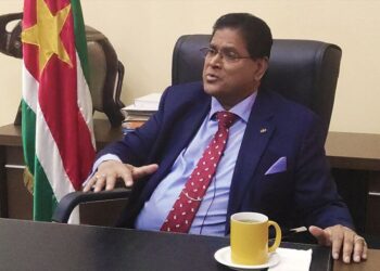 Santokhi: "Vaders ken je verantwoordelijkheid"