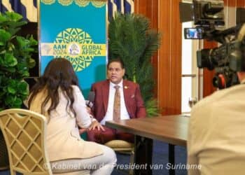 Chan intv Afrika en het Caraïbisch gebied moeten de samenwerking met elkaar gaan intensiveren. Deze samenwerking kan leiden tot enorme voordelen op economisch, cultureel en menselijk vlak, benadrukt president Santokhi: “Het is een kans om samen te groeien en een betere toekomst te creëren voor alle betrokkenen'', zo zei president Chandrikapersad Santokhi dat in gesprek met het buitenlandse nieuwsmedium Arise News.