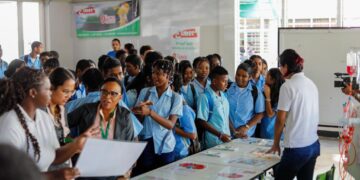 Covab11 Op 14 november wordt Wereld Diabetes Dag (WDD) internationaal herdacht, als 's werelds grootste diabetes bewustmakingscampagne. Het Elsje Finck Sanichar College COVAB organiseert in dit kader een open dag, oftewel een minibeurs, met als doel mensen bewust te maken van de mogelijkheden in de diabeteszorg.