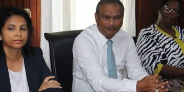 Dayasankar Mathoera 1 Het Streekziekenhuis Marwina, Academische Ziekenhuis Paramaribo, S’ Lands Hospitaal, Sint Vincentius Ziekenhuis, Diakonessenhuis en het Medisch Mungra Centrum zijn door de rechter gevonnist om achterstallige betalingen bij Farminpex NV te voltooien. Dit bevestigt voorzitter Dayasankar Mathoera van de Nationale Ziekenhuisraad.