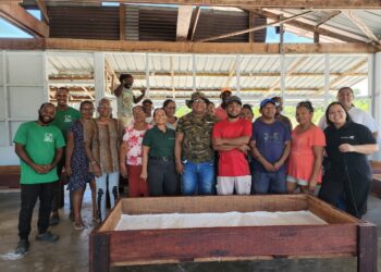 De Participanten De bewoners van het Inheems dorp Wit Santi hebben van september tot en met december 2023 met veel toewijding en passie deelgenomen aan het project “Building Climate Resilient Indigenous Communities”.