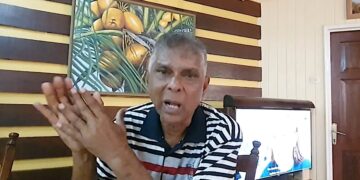 ‘Rashied Doekhie bewierookt Simons en geeft Abrahams natrap’