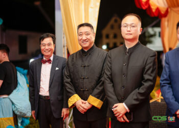 Dragonyear 2 Tijdens het Chinees Nieuwjaarsdiner waarmee het jaar van de draak werd ingeluid is vanuit de Suriname Chinese Business Alliance (SCBA) gesproken over een gunstig jaar voor de handel.