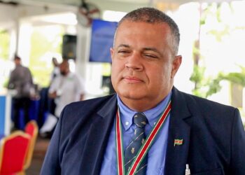 EAS Dave Abeleven Tijdens de Annual General Meeting van de Organization of Caribbean Utility Regulators (OOCUR) op 14 december jongstleden is de Energie Autoriteit Suriname (EAS) officieel toegetreden als lid. Deze stap markeert een aanzienlijke vooruitgang voor Suriname, met name voor de EAS, in het versterken van haar positie binnen de Caribische energiegemeenschap.