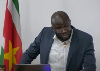 Ebu Jones Er is maar liefst SRD 2 miljoen betaald aan een particuliere onderneming om waterbronnen te boren in Nickerie, terwijl de Surinaamsche Waterleiding Maatschappij (SWM) totaal genegeerd is door de regering. “Friends and Family moeten geld maken”, zei DNA-lid Ebu Jones dinsdag in het parlement.