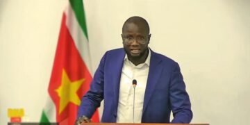 Jones eist dat minister Ramadhin opstapt