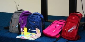 Enkele schooltassen. 585x328 1 1 Er is flink gesjoemeld bij het schooltassenproject waarbij het project gegund is aan de hoogste bieder. “We konden bij dit project maximaal SRD 6,5 miljoen besparen”, zei parlementariër Tashana Lösche, maandag in De Nationale Assemblee (DNA), tijdens de begrotingsbehandeling.