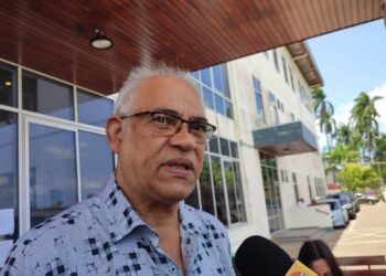 Essed bouterse 31 maart Hugo Essed, advocaat van de nabestaanden van de slachtoffers van de ''decembermoorden'', vindt dat het betoog van het Openbaar Ministerie erop neerkomt dat er geen andere conclusie getrokken kan worden dan vast te stellen dat de hoofdverdachte Desi Delano Bouterse medeplichtig is aan de moord van de 15 personen.