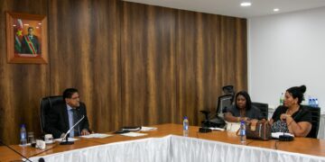 FOLS 02 De regering heeft op zondag 26 februari tijdens de nationale dialoog bij het overleg met de Federatie van Organisaties van Leerkrachten in Suriname (FOLS) de pijnpunten van deze organisatie aangehoord.