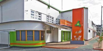 Foto EBS 14 “Voor 2024 is er slechts een bedrag van SRD 2.4 miljard beschikbaar gesteld voor de energiesubsidie, dus de subsidie zal teruggebracht worden van SRD 4.5 miljard naar SRD 2.4 miljard”, zei minister David Abiamofo van Natuurlijke Hulpbronnen dinsdag in het parlement.