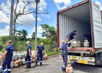 Fransen geven gesmokkelde gasbommen terug aan Suriname