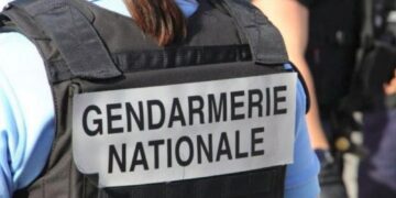 Gendarmerie Bij een bootongeluk op donderdag is een man vermist geraakt. Zijn vaartuig zou zijn gekapseisd in de Ininikreek, een zijtak van de Lawarivier aan de Surinaamse zijde...