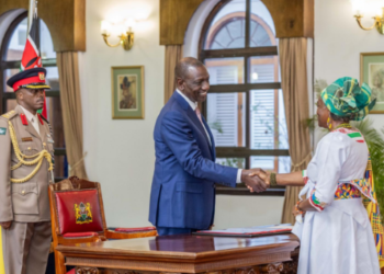 Graand Galon Geloofsbrieven Kenia 1 De Buitengewoon en Gevolmachtigd Ambassadeur van de Republiek Suriname, Fidelia Graand-Galon, met standplaats Accra, Ghana, haar geloofsbrieven overhandigd aan de president van de Republiek Kenia, William Samoei Ruto. Dit gebeurde op donderdag 7 december 2023 in het State House, Nairobi.