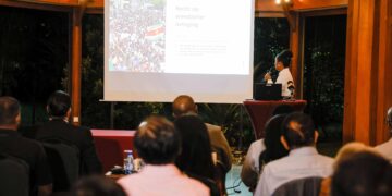 Handboek Constitutioneel Recht Suriname gepresenteerd