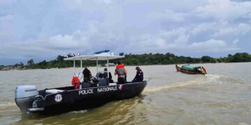 Hasj 2 Eenheden van de Franse grenspolitie (STPAF) hebben op de Marowijnerivier een partij hasj in beslag genomen bij een man uit Paramaribo, die onderweg was naar Saint Laurent du Maroni, Frans-Guyana.
