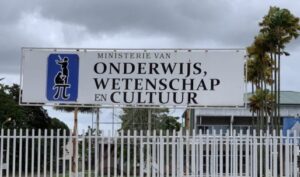 Hoofdkwartier van het Ministerie van Onderwijs Wetenschap en Cultuur. 730x430 1 5 Ervaren onderwijsleiders worden onterecht verwijderd door politieke motieven, wat het Surinaamse onderwijs ondermijnt. Lees verder en ontdek waarom dit ons allemaal raakt.
