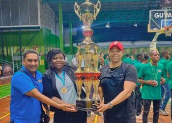 IGS winnaar De Surinaamse Atletiek Bond (SAB) zal dit jaar met 25 atleten deelnemen aan de Inter Guyanese Spelen (IGS), die van 17 tot en met 19 november in Suriname worden gehouden. Het gaat om 13 jongens en 12 meisjes in de leeftijdscategorie 13 tot en met 17 jaar. De coaches die verantwoordelijk zijn voor deze atleten zijn: Lazaro Calderon, Milton Clark, Oriol Hernandez en Shantine Groenhart.