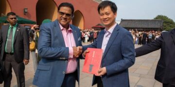 IMG 1212 President Chandrikapersad Santokhi heeft op 13 april 2024 de historische binnenstad van Beijing aangedaan. De rondleiding door de zogeheten ‘Forbidden City’ vond plaats als onderdeel van het staatsbezoek van de president aan China.