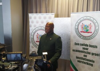 IMG 20230726 105644 Spanningen tussen vicepresident Ronnie Brunswijk en aftredend minister van Transport, Communicatie en Toerisme Jubithana zijn er niet. Dit vertelde Brunswijk woensdag aan verslaggevers toen hij in ging op een aantal vragen voor de raad van ministers vergadering.